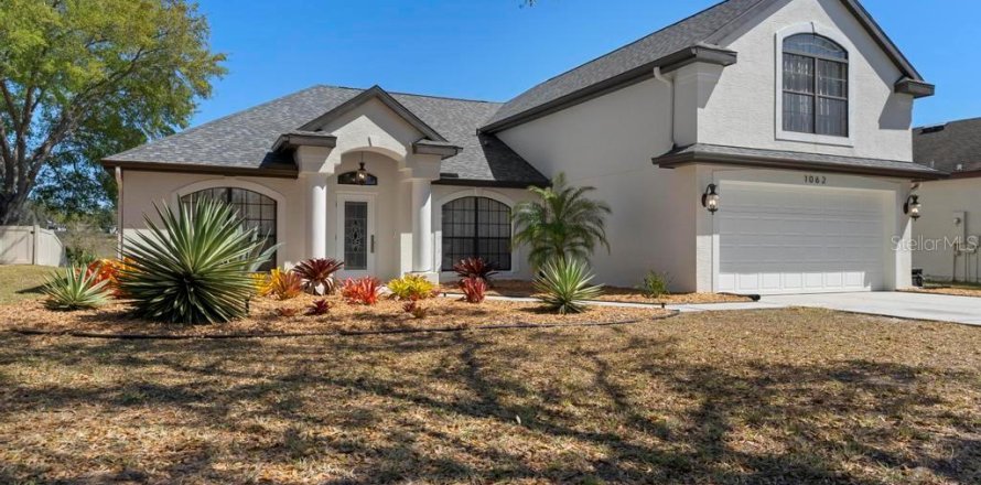 House in Orange City, Florida 5 bedrooms, 242.57 sq.m. № 1519326
