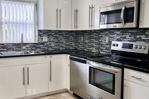 Commercial property in Hollywood, Florida № 2057730 - photo 4