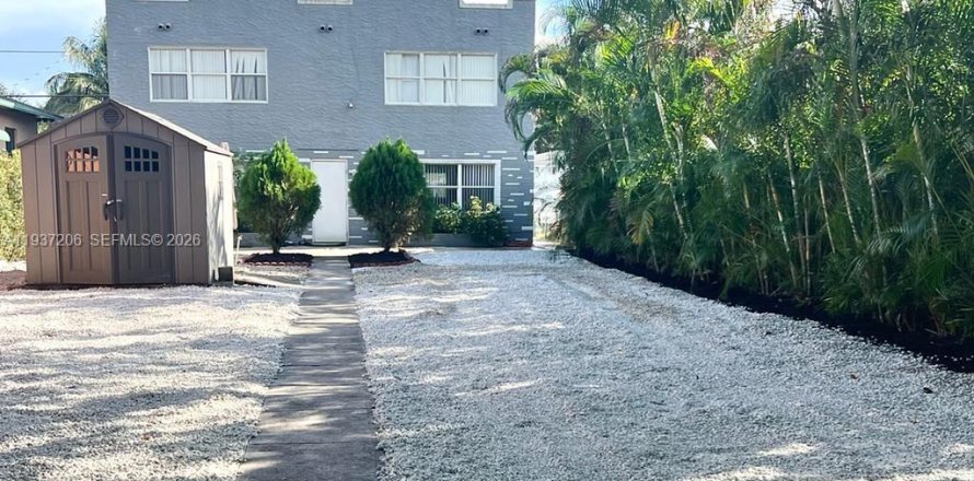 Commercial property in Hollywood, Florida № 2057730