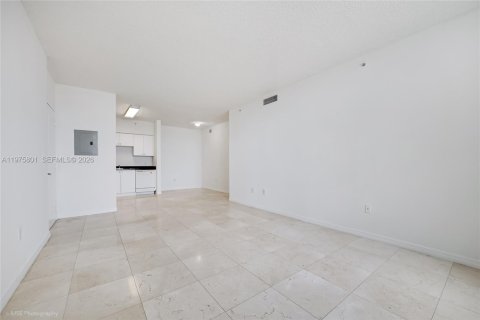 Condo in Miami, Florida, 2 bedrooms  № 2038335 - photo 4