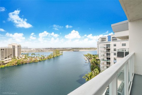 Condo in Miami, Florida, 2 bedrooms  № 2038335