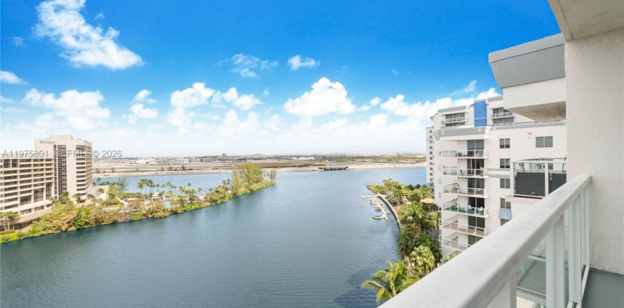 Condo in Miami, Florida, 2 bedrooms  № 2038335
