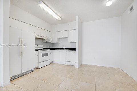 Condo in Miami, Florida, 2 bedrooms  № 2038335 - photo 5