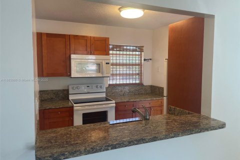 Commercial property in Hialeah, Florida 217.86 sq.m. № 1930830 - photo 24