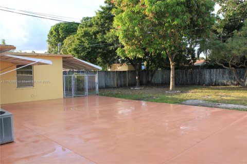 Commercial property in Hialeah, Florida 217.86 sq.m. № 1930830 - photo 30