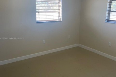 Commercial property in Hialeah, Florida 217.86 sq.m. № 1930830 - photo 26