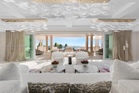 Condominio en venta en Miami Beach, Florida, 5 dormitorios, 633.59 m2 № 1862693 - foto 3
