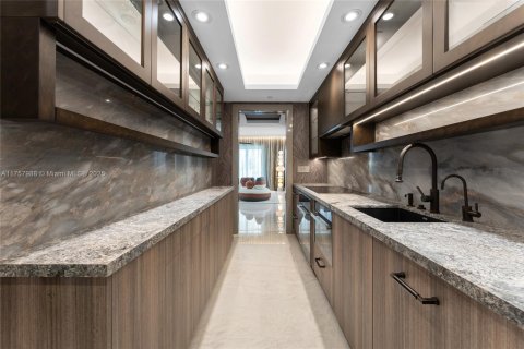 Condominio en venta en Miami Beach, Florida, 5 dormitorios, 633.59 m2 № 1862693 - foto 20