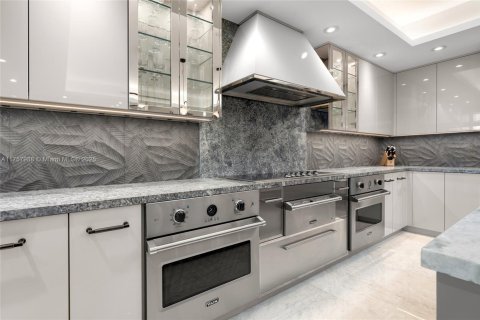 Condominio en venta en Miami Beach, Florida, 5 dormitorios, 633.59 m2 № 1862693 - foto 18