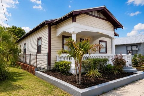House in Tampa, Florida 3 bedrooms, 128.21 sq.m. № 2214860
