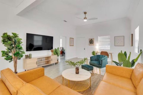 Villa ou maison à vendre à Tampa, Floride: 3 chambres, 128.21 m2 № 2214860 - photo 4