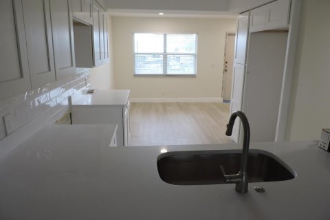 Condo in Palm Beach Gardens, Florida, 2 bedrooms  № 2246470 - photo 17