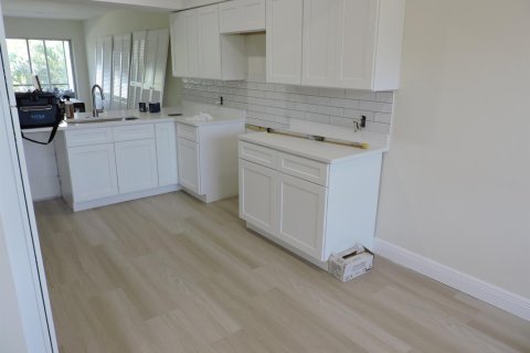 Condo in Palm Beach Gardens, Florida, 2 bedrooms  № 2246470 - photo 3