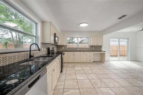 Villa ou maison à vendre à Tampa, Floride: 3 chambres, 115.38 m2 № 1905571 - photo 5