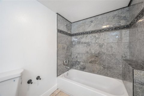 Villa ou maison à vendre à Tampa, Floride: 3 chambres, 115.38 m2 № 1905571 - photo 13