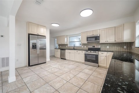 Villa ou maison à vendre à Tampa, Floride: 3 chambres, 115.38 m2 № 1905571 - photo 6