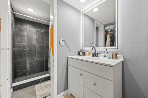 Condo in Plantation, Florida, 2 bedrooms  № 2261011 - photo 13