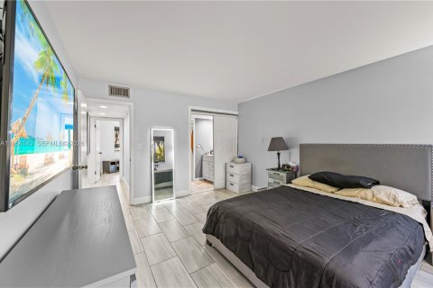Condo in Plantation, Florida, 2 bedrooms  № 2261011 - photo 12