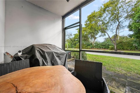 Condo in Plantation, Florida, 2 bedrooms  № 2261011 - photo 19