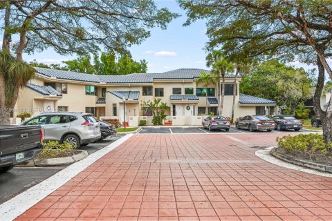 Condo in Plantation, Florida, 2 bedrooms  № 2261011 - photo 23