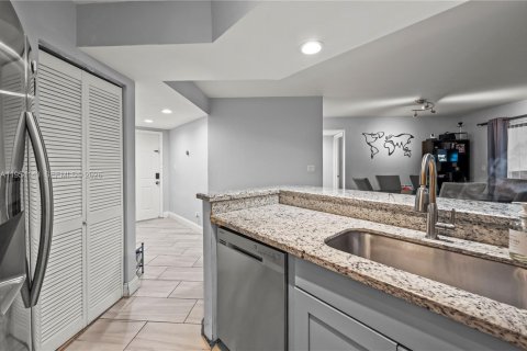 Condo in Plantation, Florida, 2 bedrooms  № 2261011 - photo 3