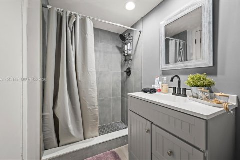 Condo in Plantation, Florida, 2 bedrooms  № 2261011 - photo 17