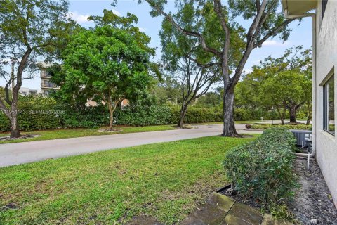 Condo in Plantation, Florida, 2 bedrooms  № 2261011 - photo 20
