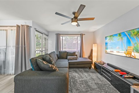 Condo in Plantation, Florida, 2 bedrooms  № 2261011 - photo 8