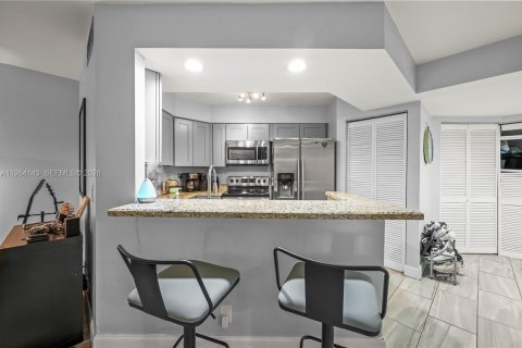 Condo in Plantation, Florida, 2 bedrooms  № 2261011 - photo 4