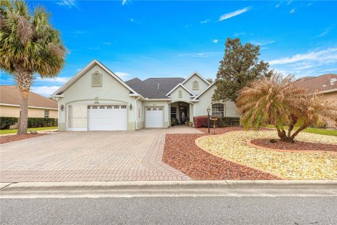 House in Ocala, Florida 3 bedrooms, 198.72 sq.m. № 1563277 - photo 1