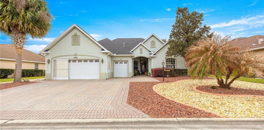 House in Ocala, Florida 3 bedrooms, 198.72 sq.m. № 1563277
