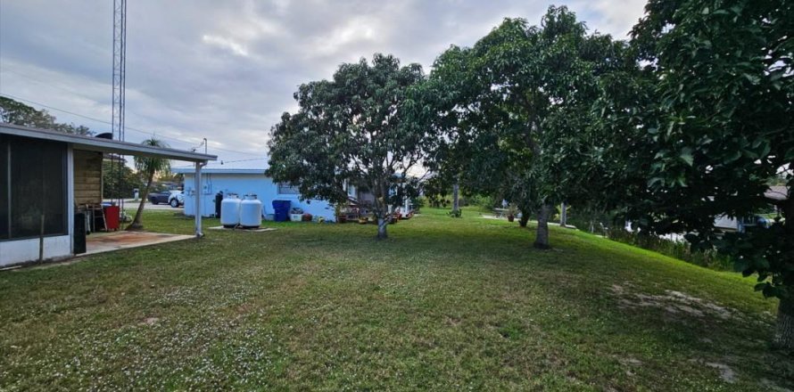 House in Lake Placid, Florida 2 bedrooms, 112.5 sq.m. № 1179634