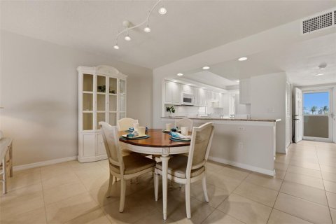 Condo in Venice, Florida, 2 bedrooms № 2100528 - photo 15