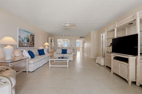 Condo in Venice, Florida, 2 bedrooms № 2100528 - photo 19