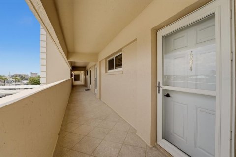 Condo in Venice, Florida, 2 bedrooms № 2100528 - photo 6