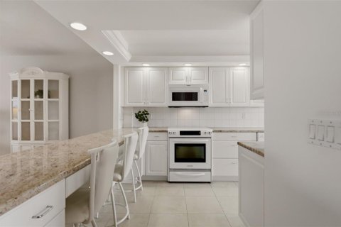 Condo in Venice, Florida, 2 bedrooms № 2100528 - photo 10