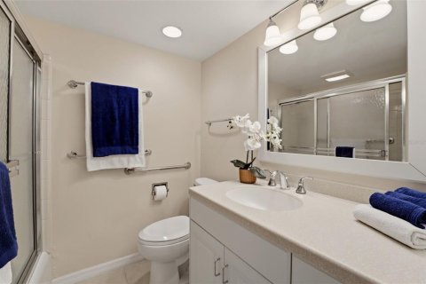 Condo in Venice, Florida, 2 bedrooms № 2100528 - photo 25