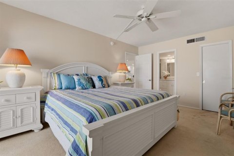 Condo in Venice, Florida, 2 bedrooms № 2100528 - photo 20