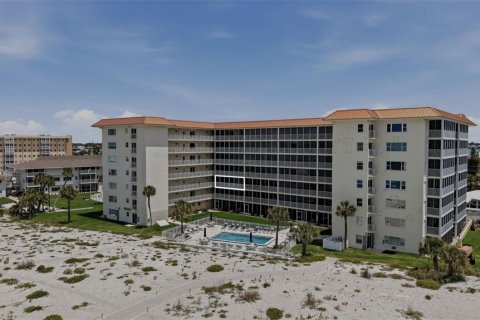 Condo in Venice, Florida, 2 bedrooms № 2100528 - photo 3