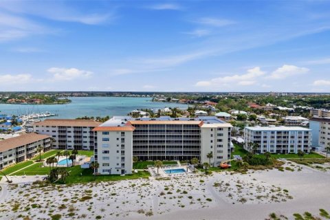 Condo in Venice, Florida, 2 bedrooms № 2100528 - photo 2