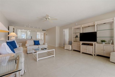 Condo in Venice, Florida, 2 bedrooms № 2100528 - photo 18