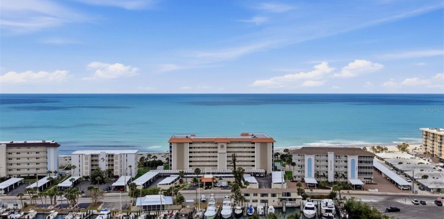 Condo in Venice, Florida, 2 bedrooms № 2100528