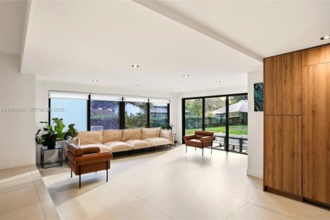 Casa en venta en Miami, Florida, 5 dormitorios, 231.23 m2 № 2028692 - foto 10