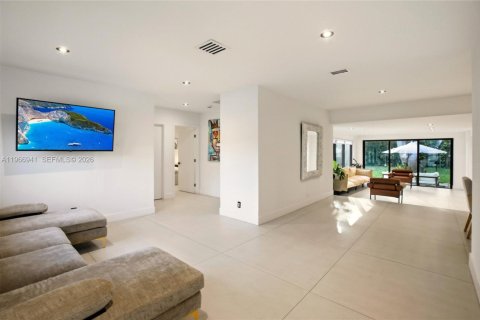 Casa en venta en Miami, Florida, 5 dormitorios, 231.23 m2 № 2028692 - foto 6