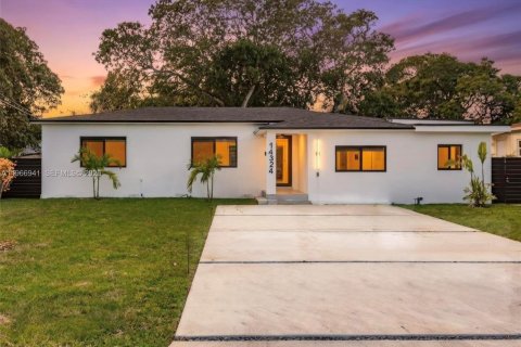 Casa en Miami, Florida 5 dormitorios, 231.23 m2 № 2028692
