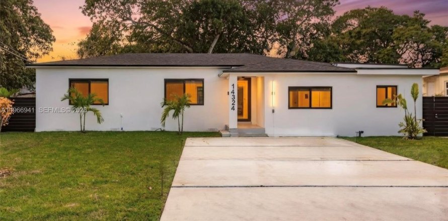 Casa en Miami, Florida 5 dormitorios, 231.23 m2 № 2028692