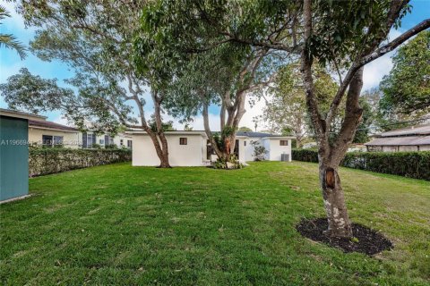 Casa en venta en Miami, Florida, 5 dormitorios, 231.23 m2 № 2028692 - foto 29