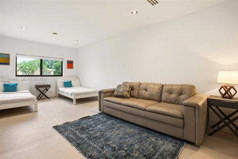 Casa en venta en Miami, Florida, 5 dormitorios, 231.23 m2 № 2028692 - foto 18
