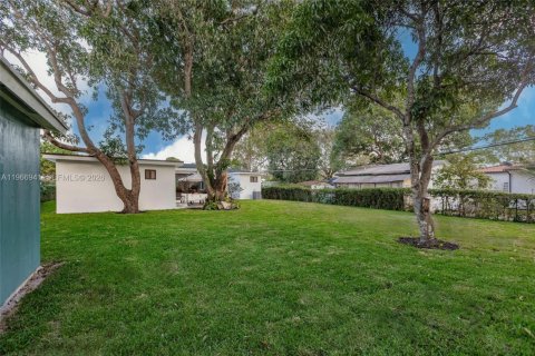 Casa en venta en Miami, Florida, 5 dormitorios, 231.23 m2 № 2028692 - foto 27