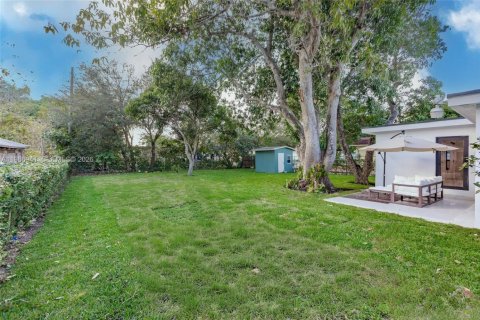 Casa en venta en Miami, Florida, 5 dormitorios, 231.23 m2 № 2028692 - foto 28